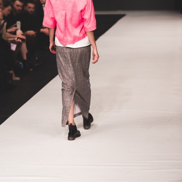 找个正规渠道的无限轰炸手机软件电话下载